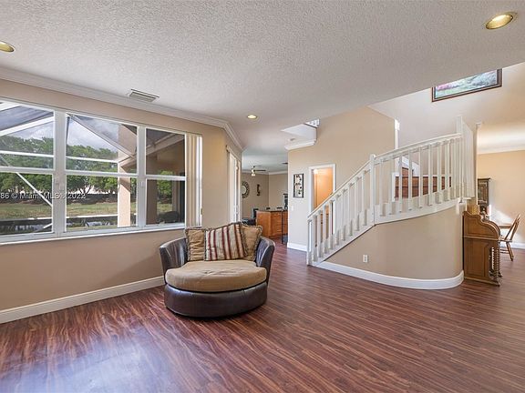 3rd image of 674 Lone Pine Ln
