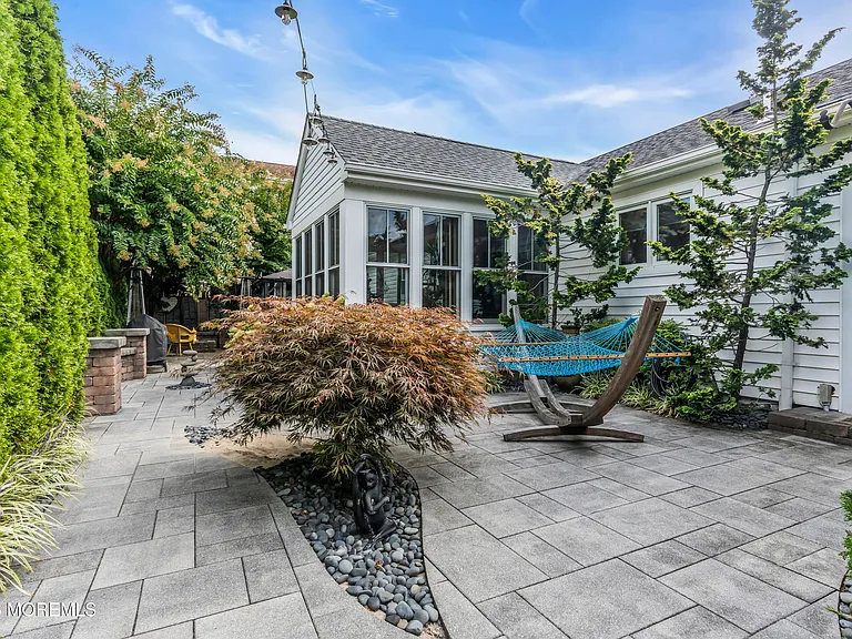 67 N Farragut Ave — Photo 48