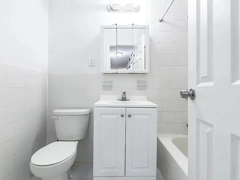 420 E 102nd St #1M — Photo 4