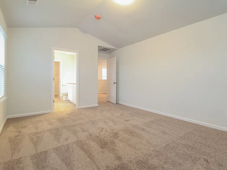 518 Whittier St — Photo 8