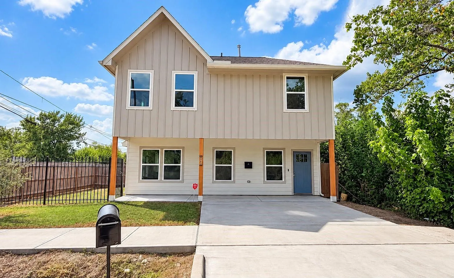 3 bed, 2.5 bath, 1830 sqft, $1,900 — Photo 2