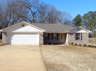 100 Cotton Patch Dr, New Albany, MS 38652