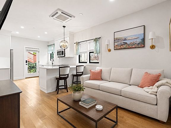 2nd image of 8 Viking St