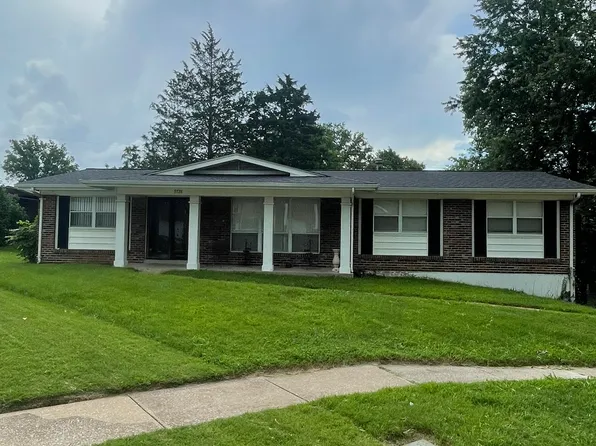 9728 Croftwood Dr, Saint Louis, MO 63123
