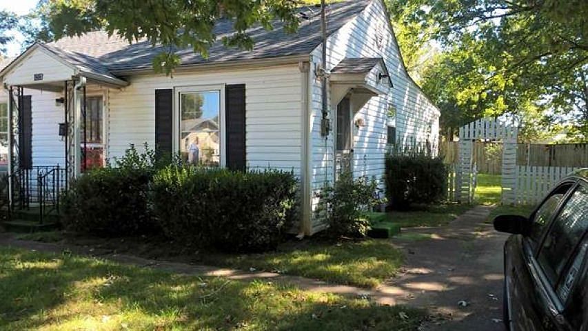 2nd image of 1212 Stubbins St