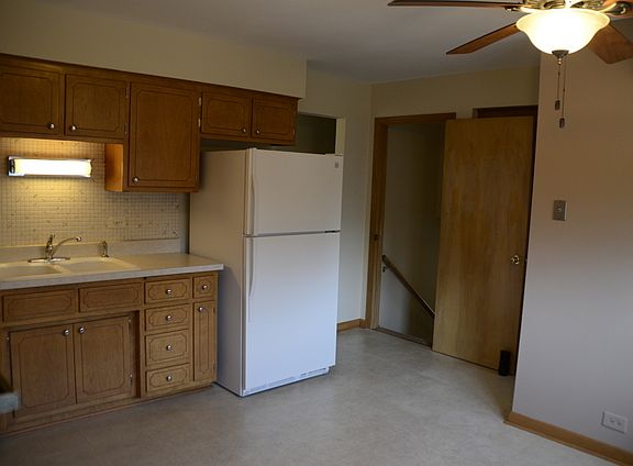 4th image of 16621 Parkside Ave