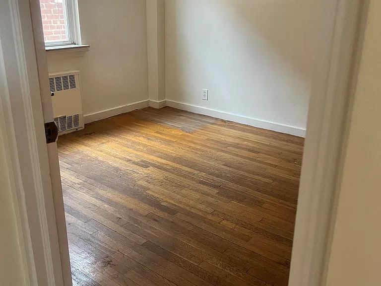 2210 Young Ave #1 — Photo 3