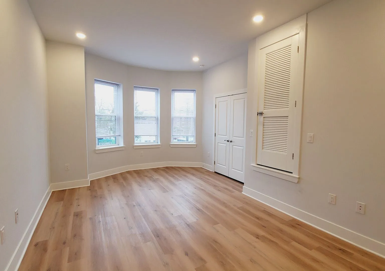 4138 W Girard — Photo 1