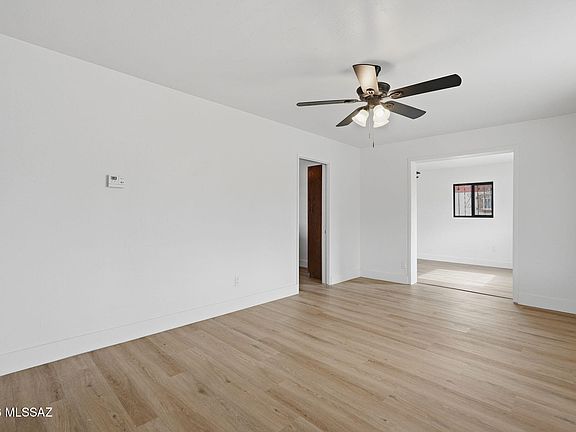 3rd image of 950 W Calle Evelina