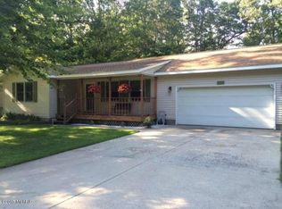 1122 E Giles Rd, Muskegon, MI 49445