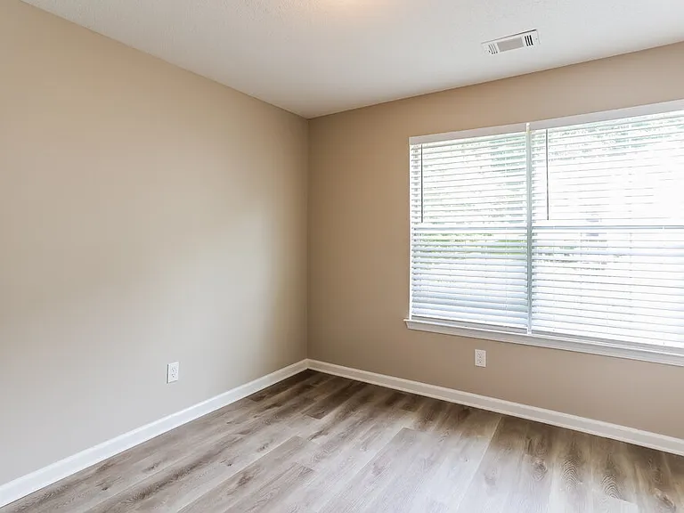 7317 Essex Dr — Photo 17