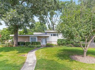 2843 Twin Oaks Dr, Highland Park, IL 60035