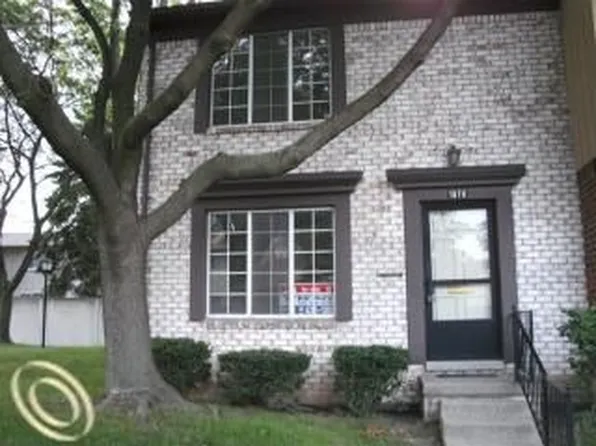 1878 Newporte Ct #1, Royal Oak, MI 48073