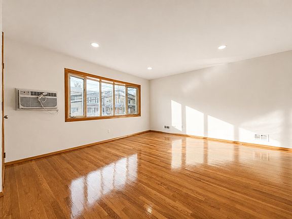 4th image of 336 Avenue E