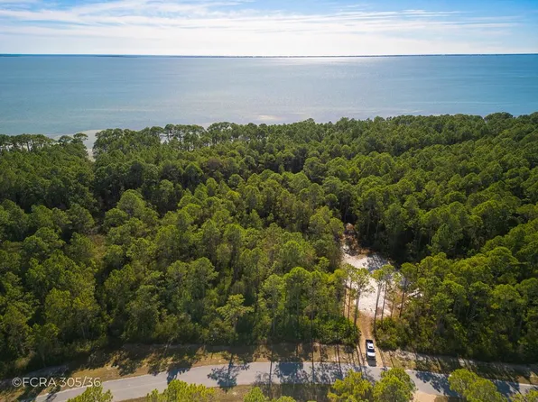 306 Gramercy Plantation Blvd, Eastpoint, FL 32328