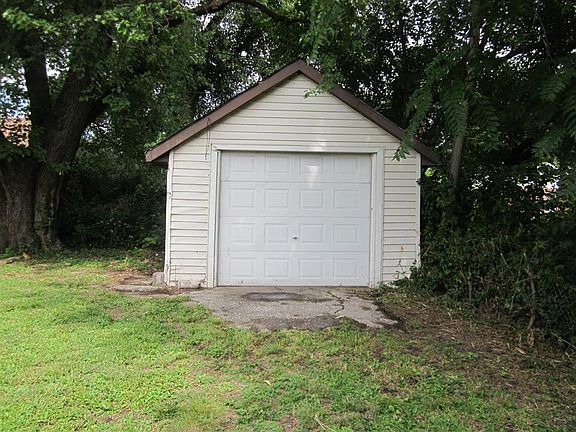 3rd image of 2618 Yager Ave