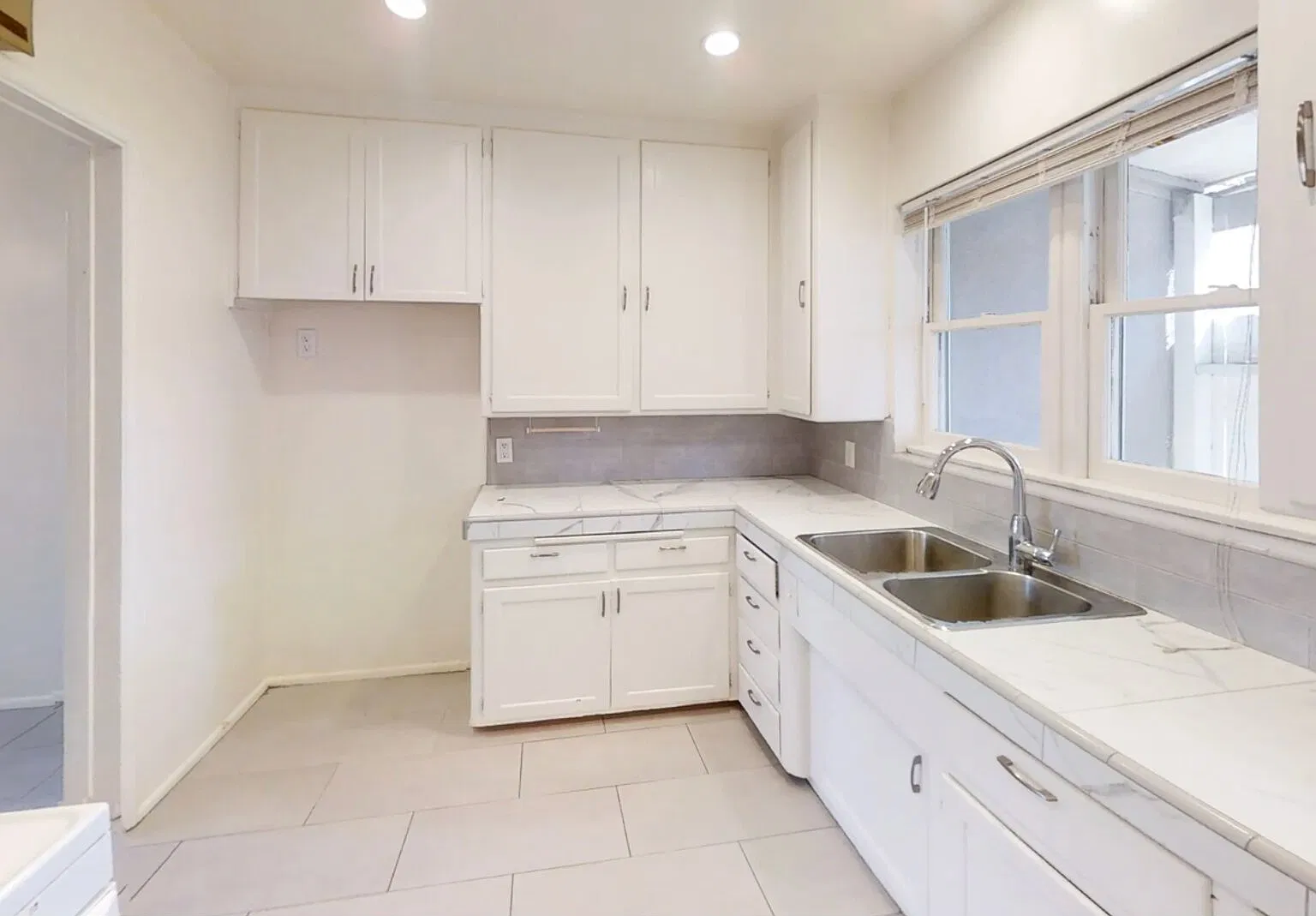 Old Towne Orange Gem | Private Back Unit + Yard — Photo 4