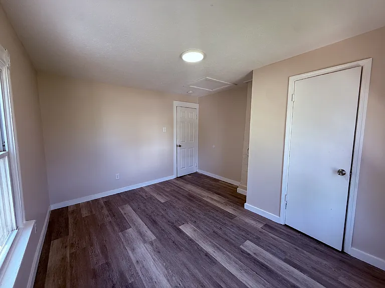 2400 Garfield Ave — Photo 9