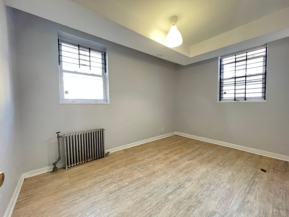 2nd image of 60 Crawford St #C1