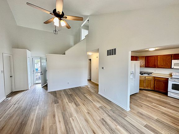 5th image of 142 Country Wood Dr