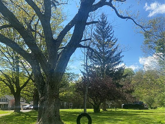 4th image of 100 Hubbells Corner Rd