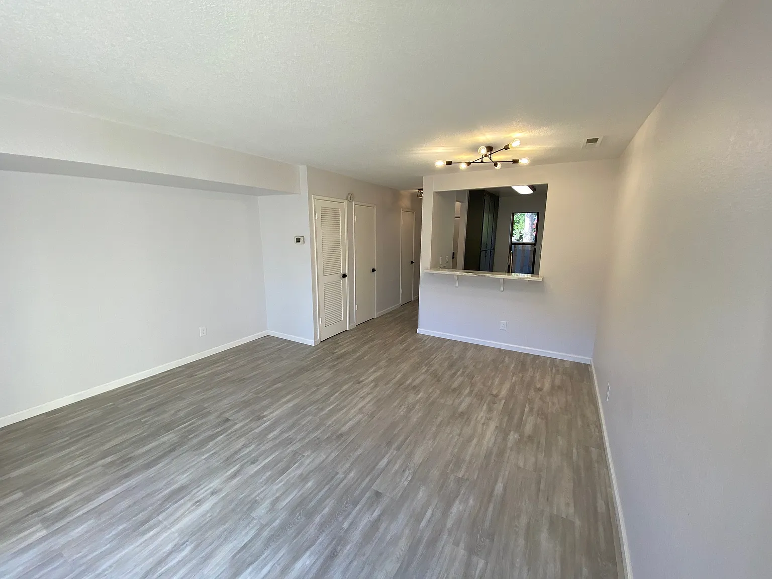 2 bed, 905 sqft, $2,465 — Photo 3