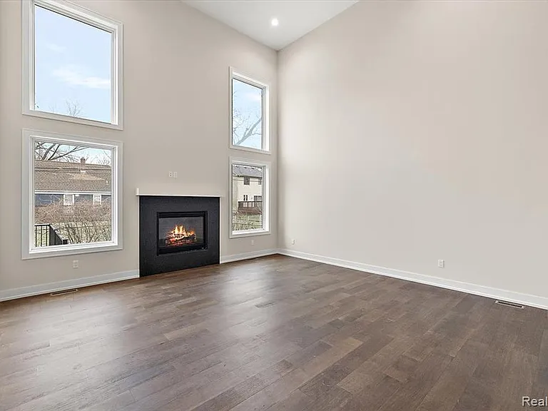 2921 Walsh Dr — Photo 9