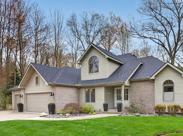 2560 Ashwood Pass, Midland, MI 48642