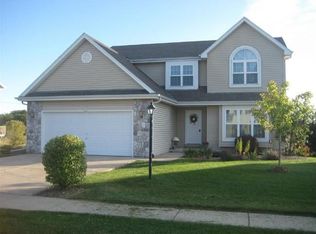 811 Summer Creek Rd, Oconomowoc, WI 53066