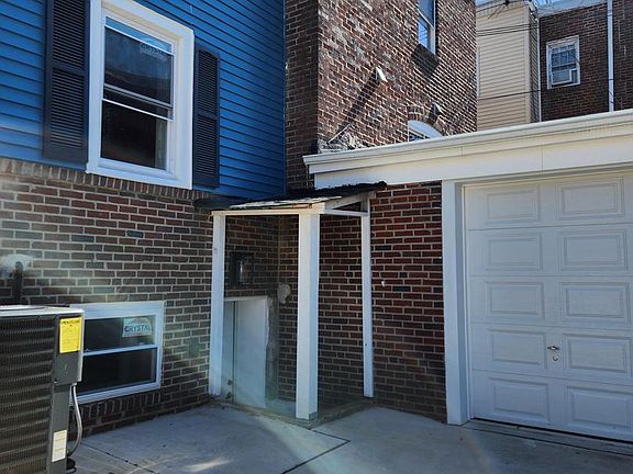 3rd image of 7818 Cedarbrook Ave