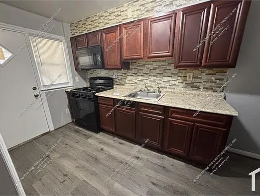 3 bed, $2,100 — Photo 4