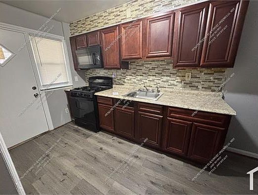 4th image of 2900 Stafford St