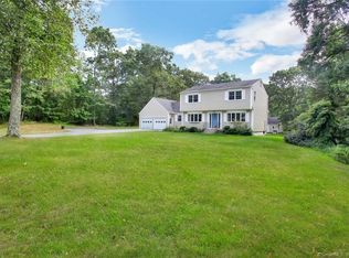 45 Highland Rd, Oxford, CT 06478