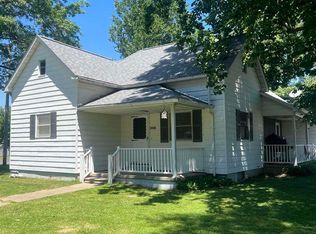 210 W Matthew St, Sesser, IL 62884