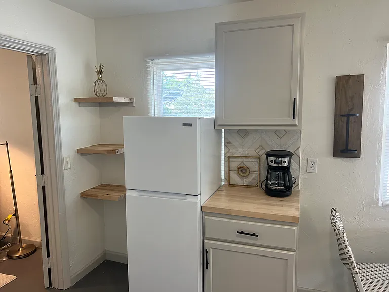 1633 NW 29th St #5 — Photo 3
