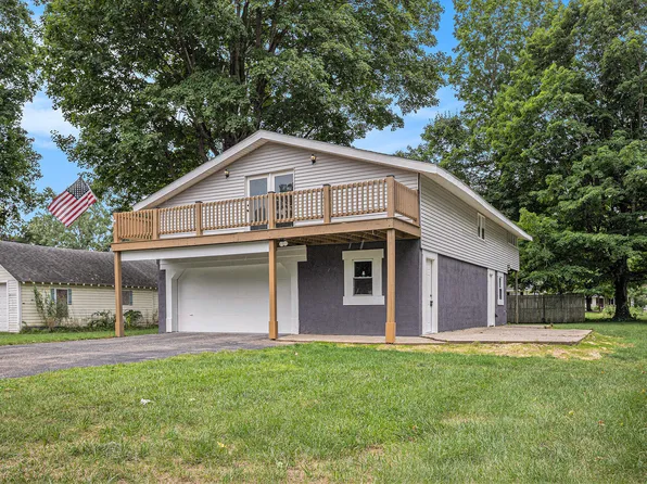 353 W Burr Oak St, Centreville, MI 49032