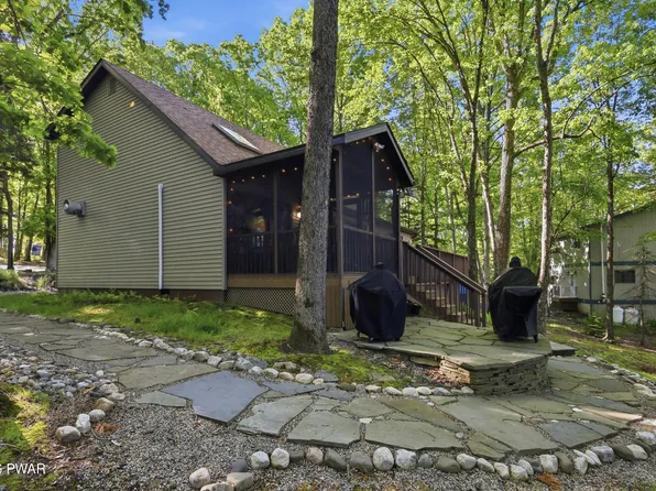 132 Spruce Lake Dr, Milford, PA 18337