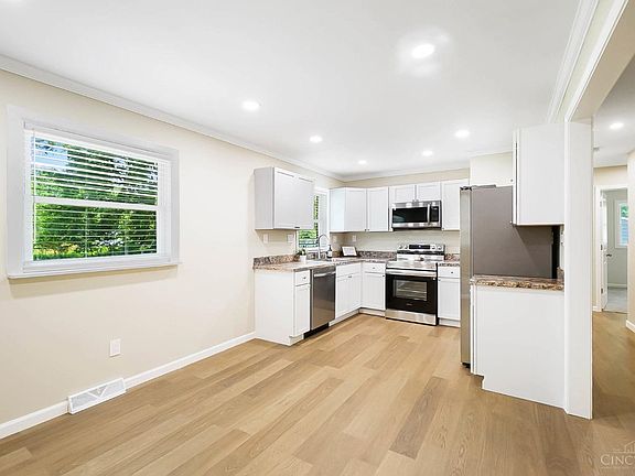 3rd image of 5726 Hilltop Way
