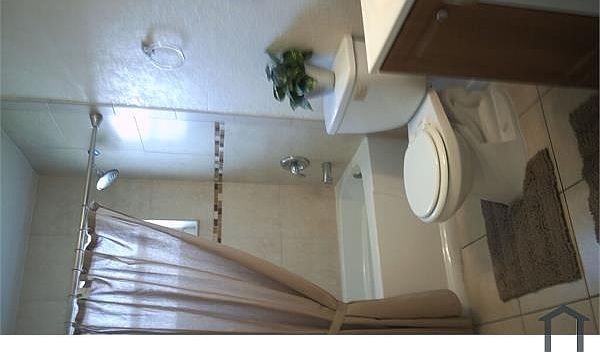 2nd image of 1281 W 32nd St