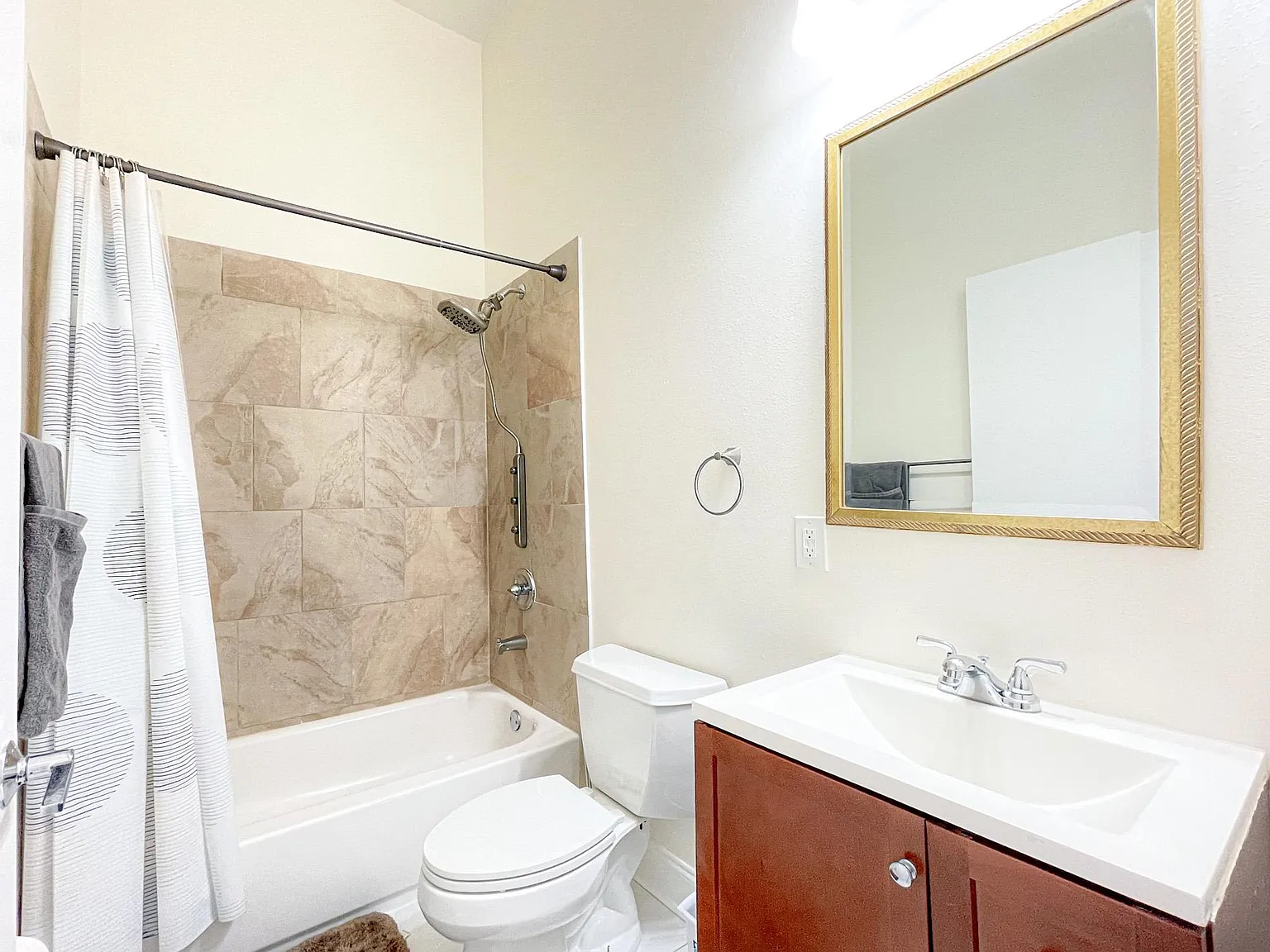 4 bed, 7.0 bath, 3098 sqft, $845 — Photo 2