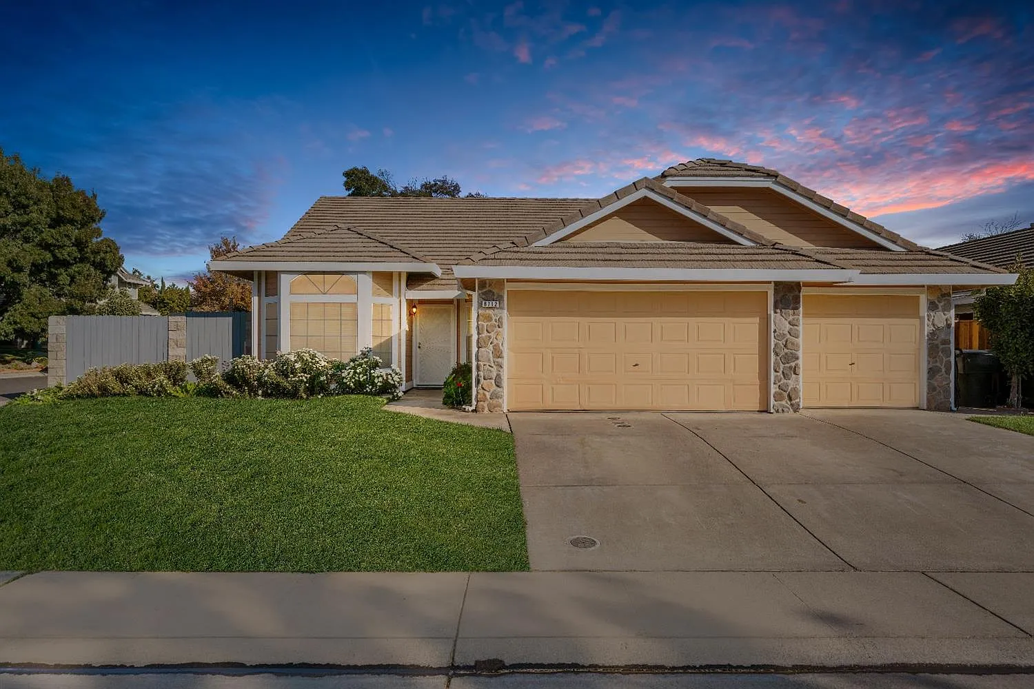 8712 Raven Hill Way photo 1