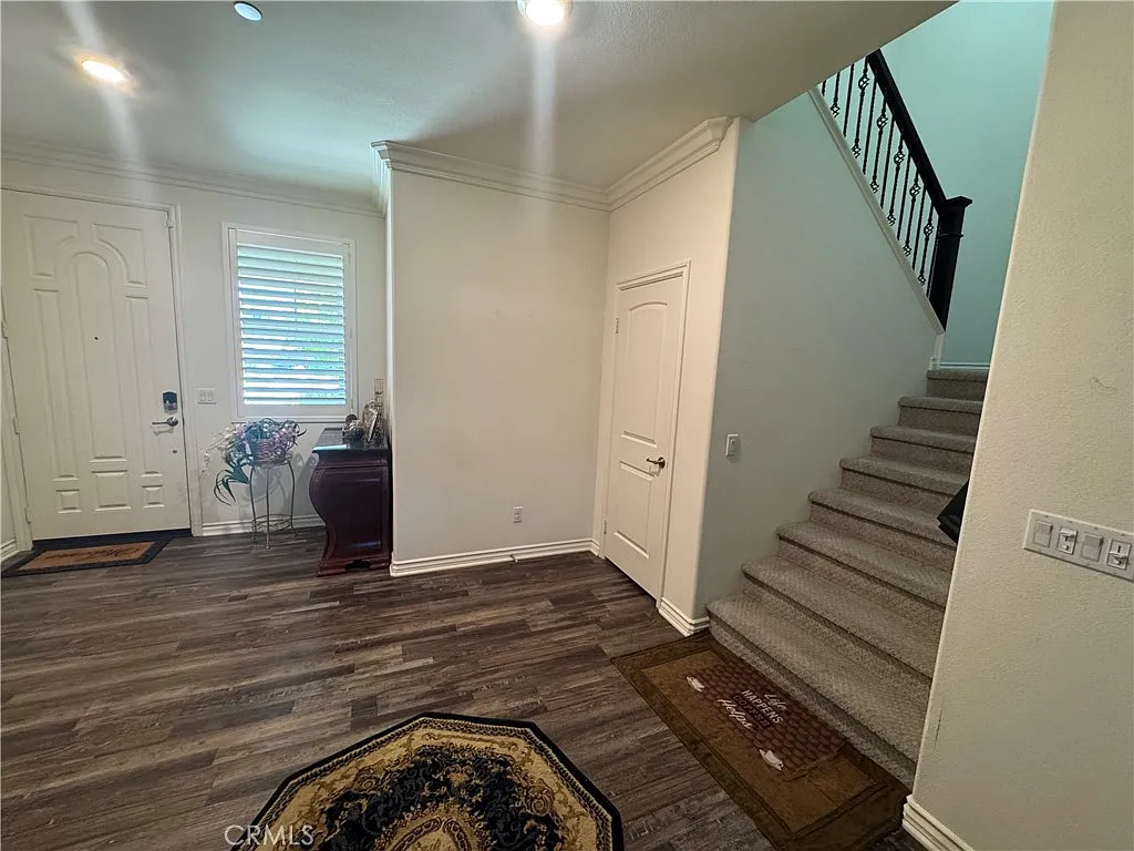 6 bed, 4.5 bath, 4125 sqft, $6,000 — Photo 3