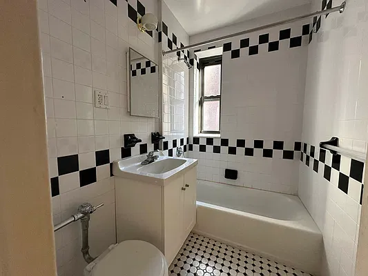 Rented by Voro Purple LLC | media 9