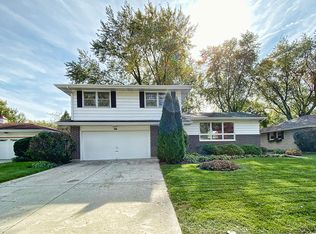 1771 Country Knoll Ln, Elgin, IL 60123