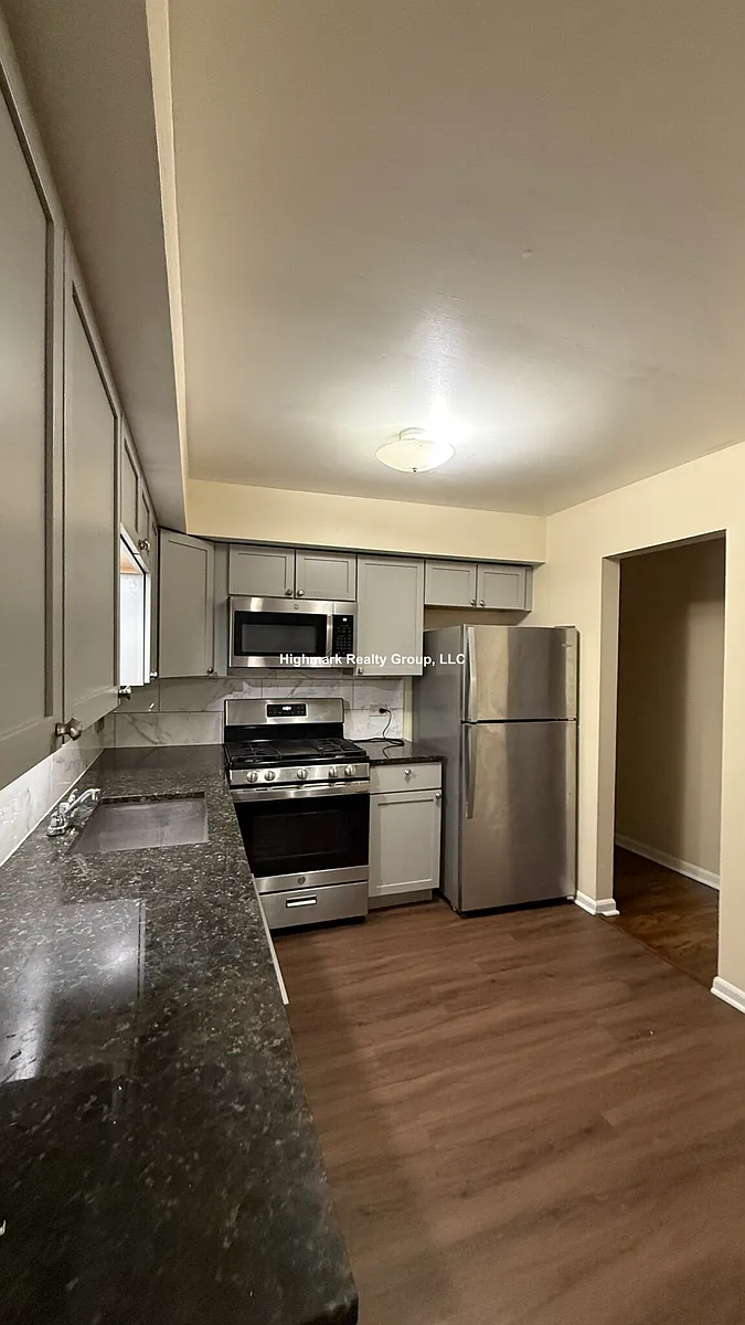 Building Photo - 622 N Lincoln Ave #103A