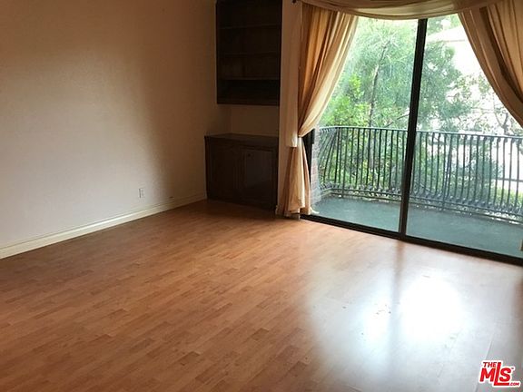 5th image of 7600 Hollywood Blvd APT 202
