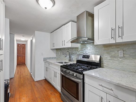 2nd image of 1727 Hunt Avenue