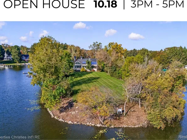 4912 Oakwood Ct, Commerce Township, MI 48382