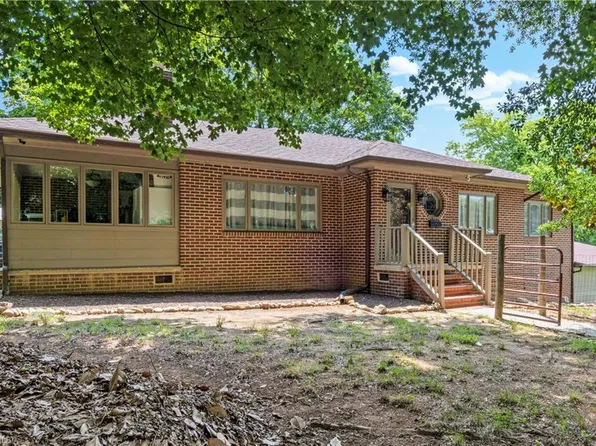 226 Pleasant Hill Dr, Elkin, NC 28621
