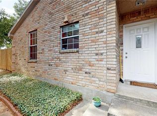 304 S Fielder Rd, Arlington, TX 76013